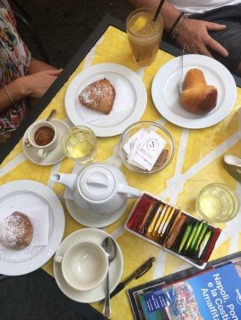 Da Polly a Piazza Amedeo Panzió Nápoly Kültér fotó